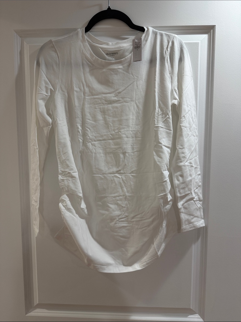 NWT! Old Navy Maternity Women’s White Long Sleeve Crewneck Top